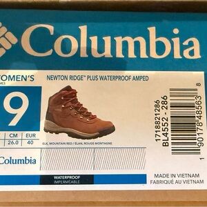Columbia Newton Ridge Plus Waterproof Hiking Boot (Women’s Size 9)